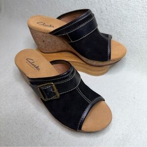 EUC Clarks Women's Black and Tan Buckle Mules W5